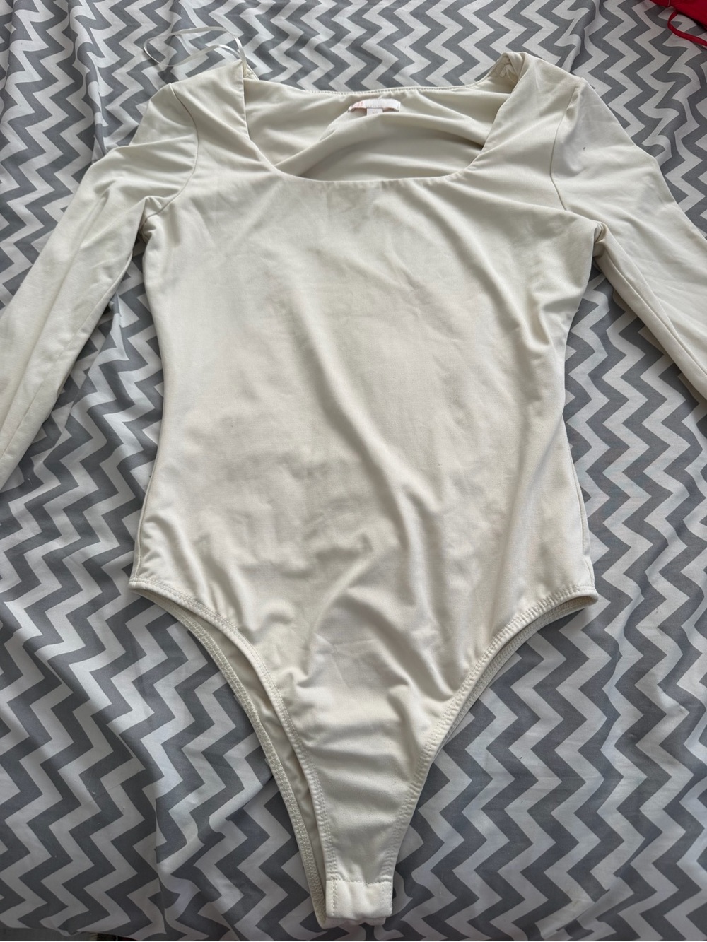 Gianni Bini Ivory Long-Sleeve Scoop Neck Bodysuit